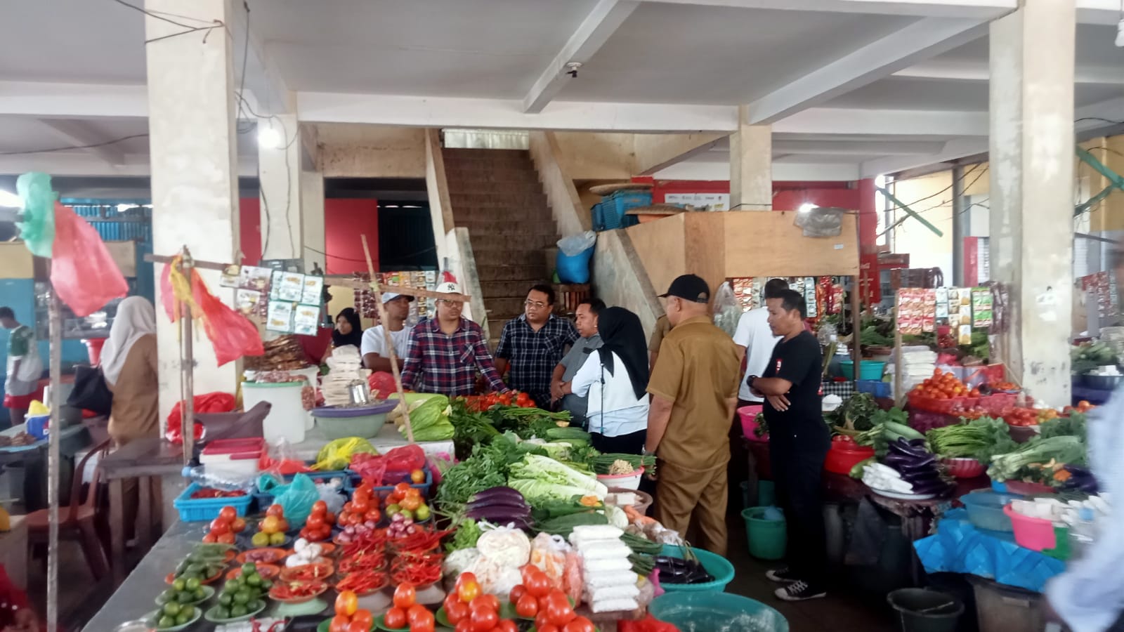 KEGIATAN KUNJUNGAN LAPANGAN KOMISI II DPRD KOTA TERNATE DI UPTD PASAR WILAYAH TENGAH, UTARA DAN SELATAN